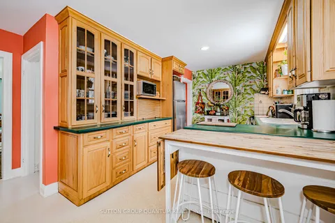 15 Mayfair Ave, Hamilton, ON L9H 3K5
