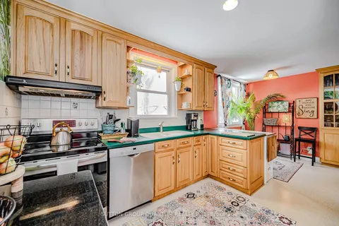 15 Mayfair Ave, Hamilton, ON L9H 3K5