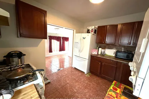 1529 Hall Ave, Windsor, ON N8X 4R6