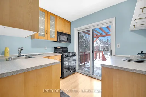 179 Bond St, Hamilton, ON L8S 3W7