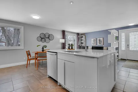 142 Rothesay Dr, Kanata, ON K2L 1P1