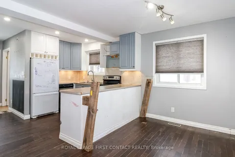 135 Hill St, Gravenhurst, ON P1P 1R2