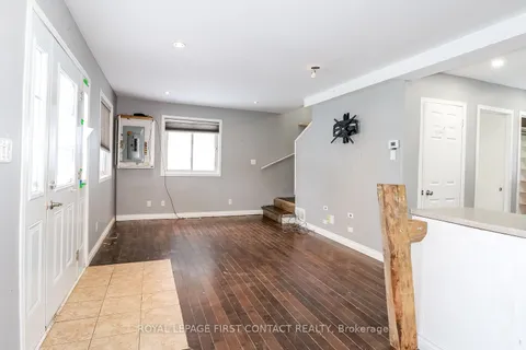 135 Hill St, Gravenhurst, ON P1P 1R2
