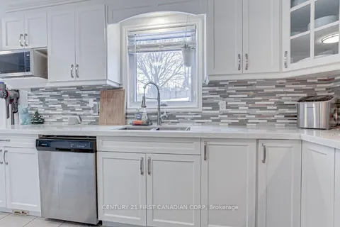 72 Meadowoak Cres, London, ON N6H 5E8