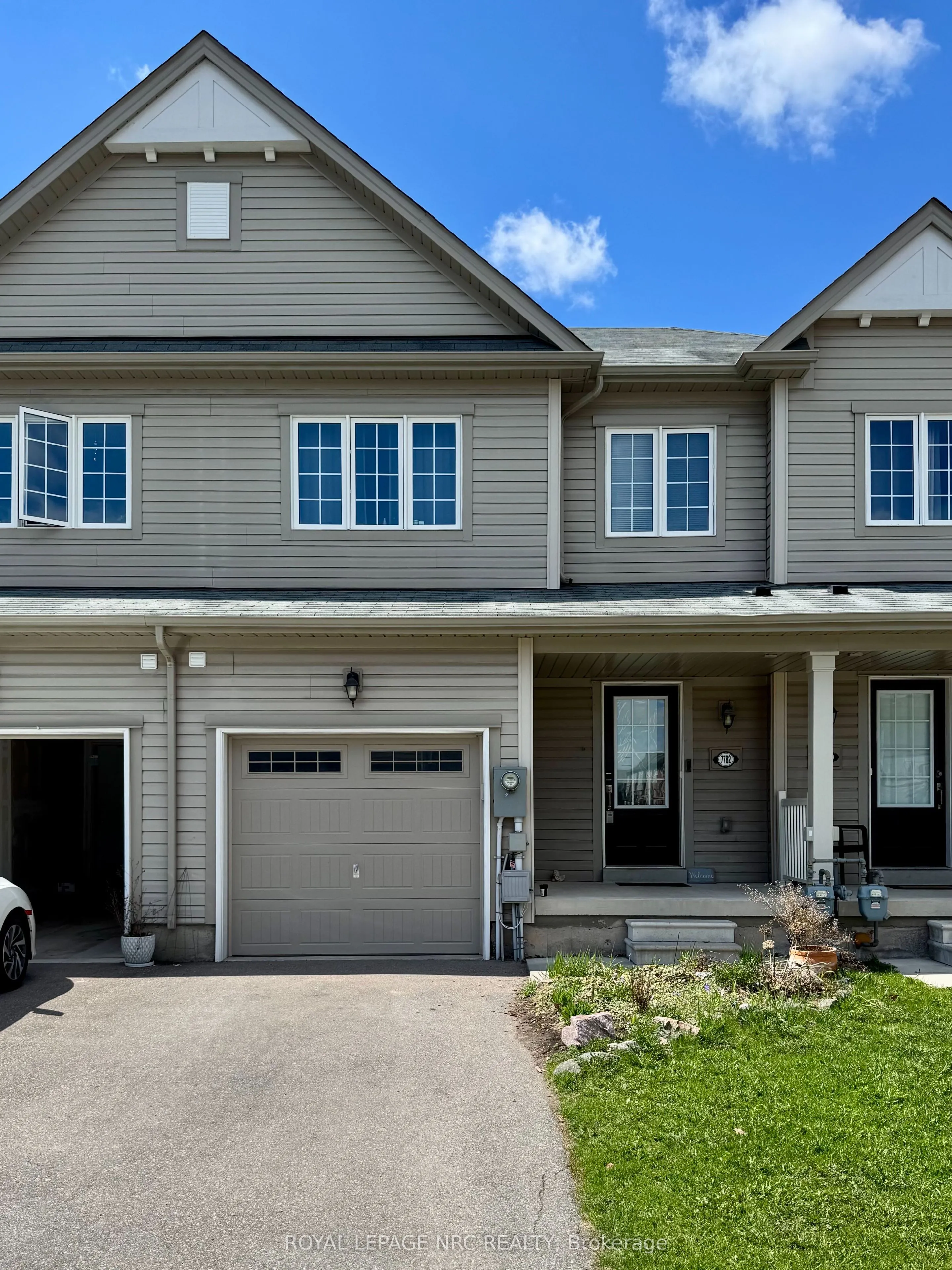 7782 White Pine Crescent, Niagara Falls, ON L2H 3R4