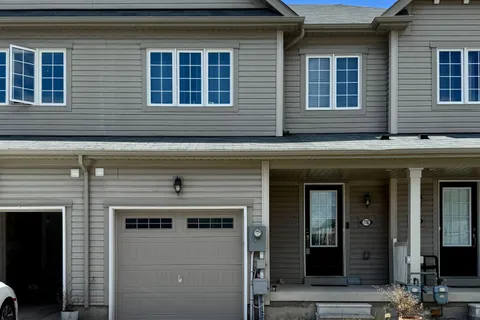 7782 White Pine Crescent, Niagara Falls, ON L2H 3R4