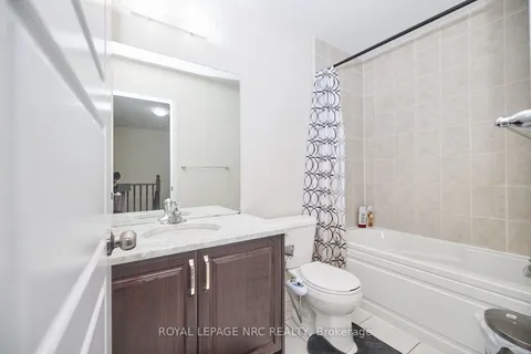 7782 White Pine Crescent, Niagara Falls, ON L2H 3R4