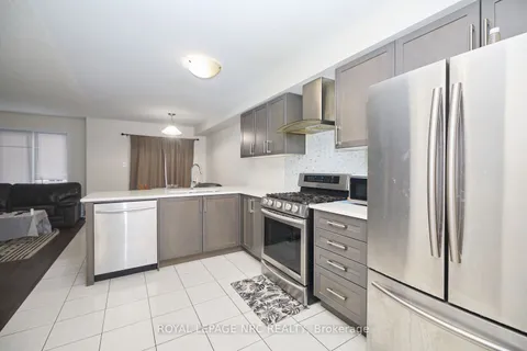 7782 White Pine Crescent, Niagara Falls, ON L2H 3R4