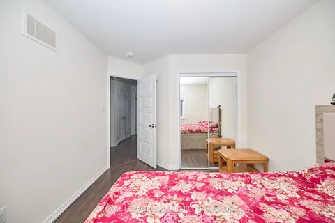 7782 White Pine Crescent, Niagara Falls, ON L2H 3R4
