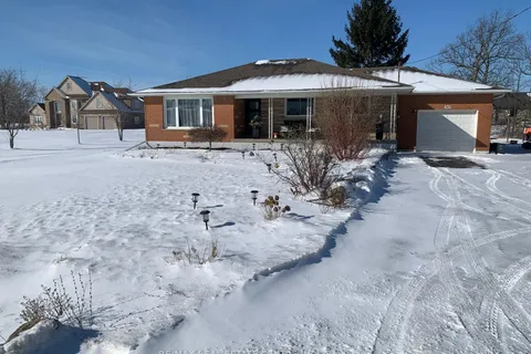 242 Mountain Rd, Grimsby, ON L3M 4E7