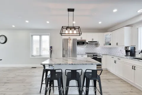 73 Laura Lane, Strathroy-Caradoc, ON N7G 4K9