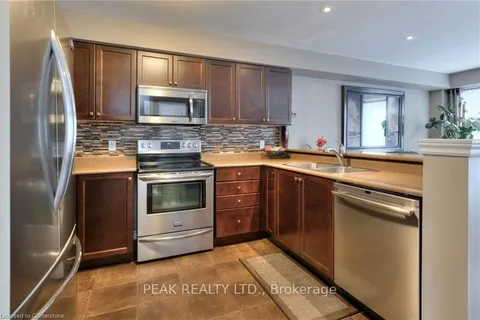 26 RENFREW St, Kitchener, ON N2R 0G5