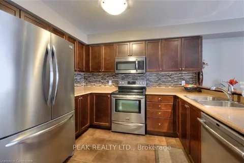 26 RENFREW St, Kitchener, ON N2R 0G5