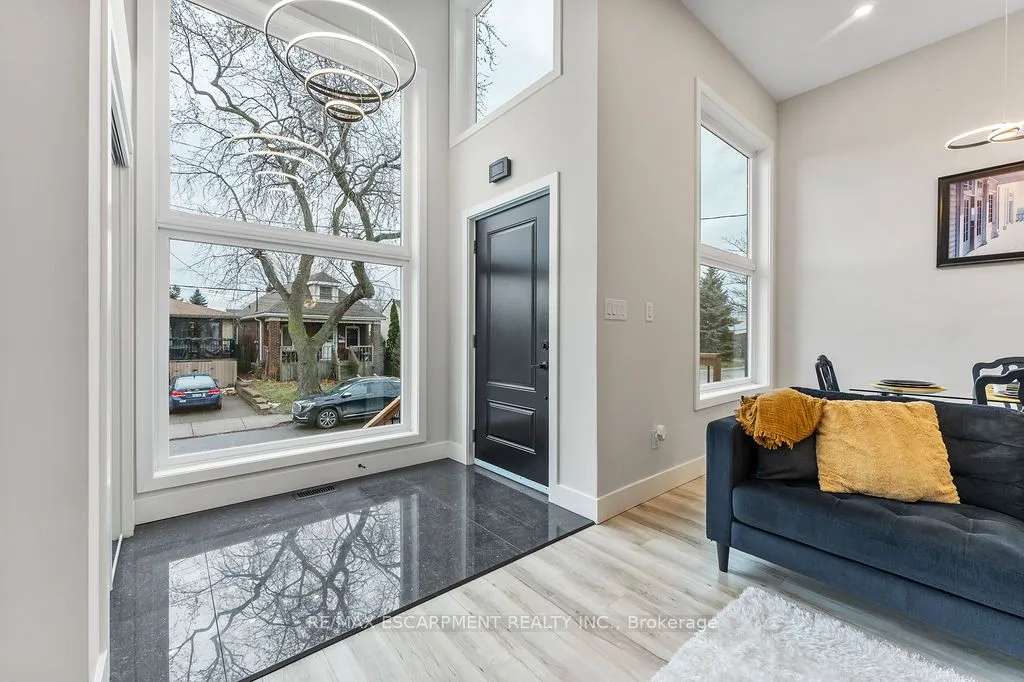 209 Grenfell St, Hamilton, ON L8H 3J6