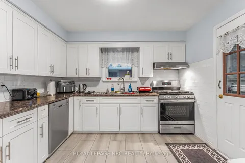 63 Bridlewood Dr, Welland, ON L3C 6J7