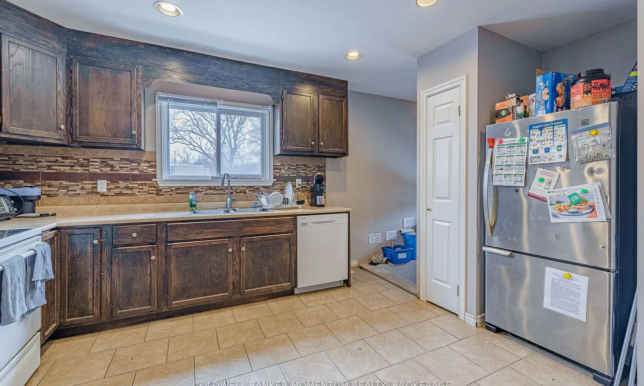 Detached living room at 12 Wilson Ave London