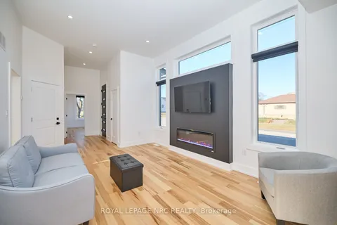 45 Classic Ave, Welland, ON L3B 0M8