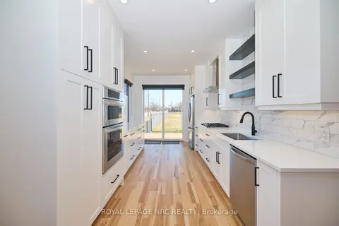 45 Classic Ave, Welland, ON L3B 0M8