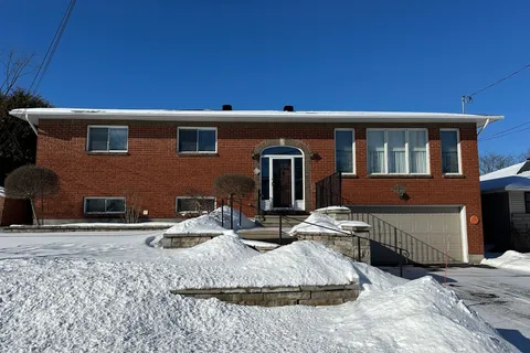 10 CARLETON CATHCART St, Stittsville - Munster - Richmond, ON K2S 1N1