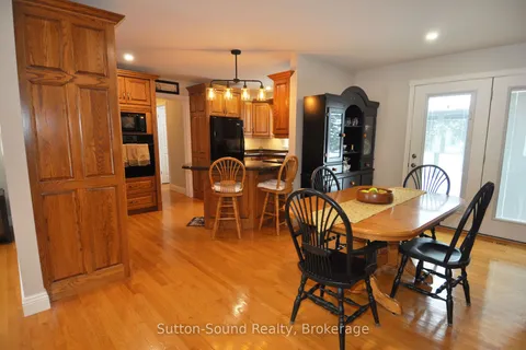 637 8th St, Owen Sound, ON N4K 1L7