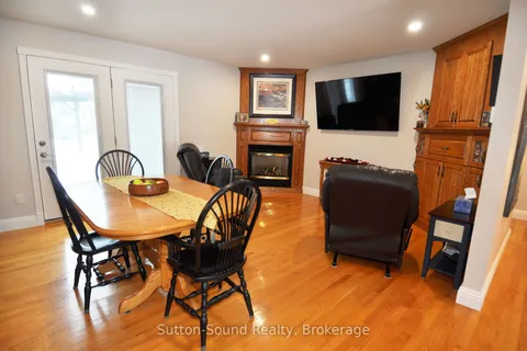 637 8th St, Owen Sound, ON N4K 1L7