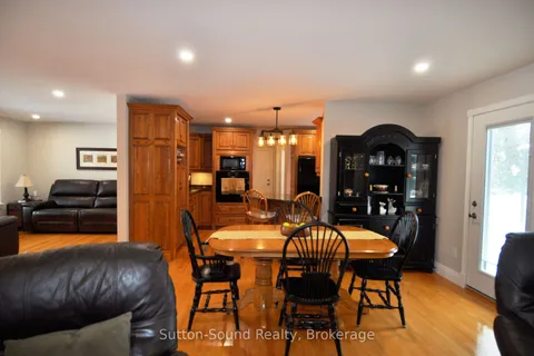 637 8th St, Owen Sound, ON N4K 1L7