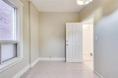 94 Wentworth St, Hamilton, ON L8L 5V4