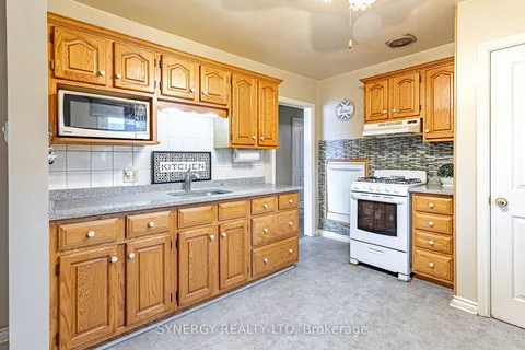 1593 Hansuld St, London, ON N5V 1Y4