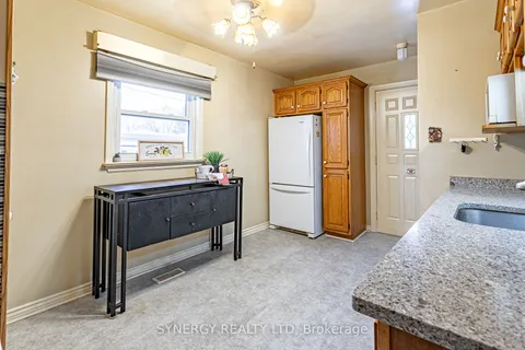 1593 Hansuld St, London, ON N5V 1Y4