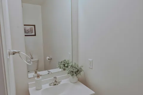 242 Upper Mount Albion Rd, Hamilton, ON L8J 0B1