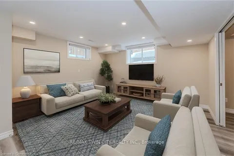 414 Wild Calla St, Waterloo, ON N2V 0B5