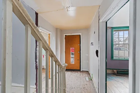 148 Yonge St, Kingston, ON K7M 1G1