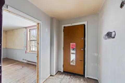 148 Yonge St, Kingston, ON K7M 1G1