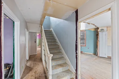 148 Yonge St, Kingston, ON K7M 1G1