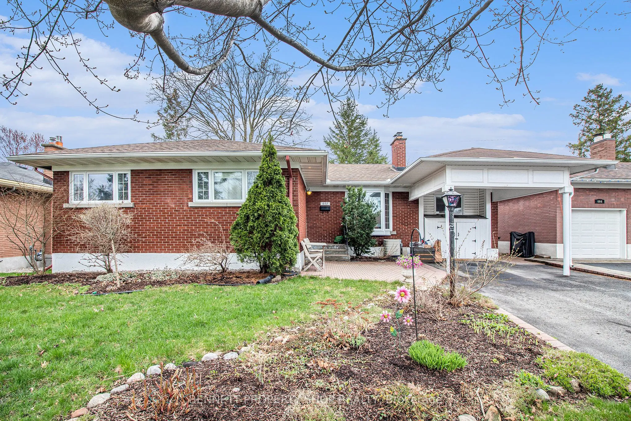 668 Chapman Boulevard, Elmvale Acres and Area, ON K1G 1T6
