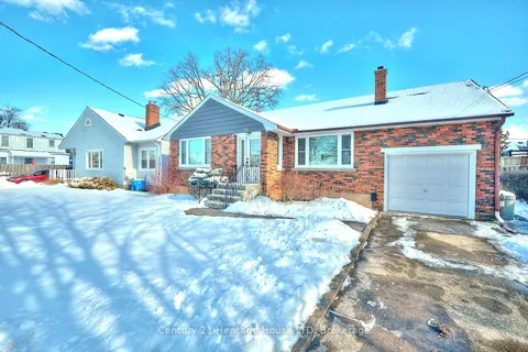 13 Elmwood Ave, Welland, ON L3C 2C7
