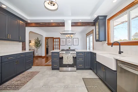 13 Elmwood Ave, Welland, ON L3C 2C7