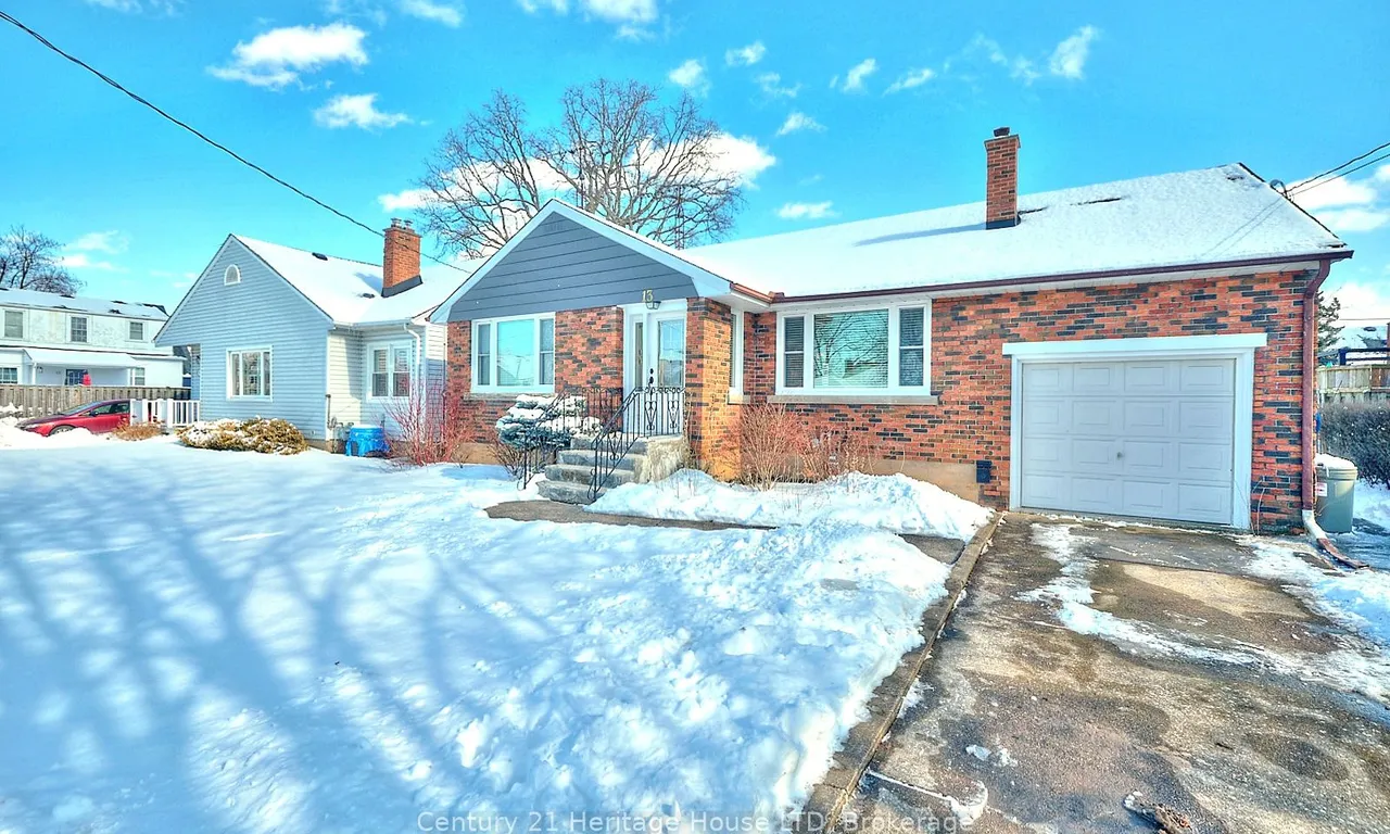 13 Elmwood Ave, Welland, ON L3C 2C7