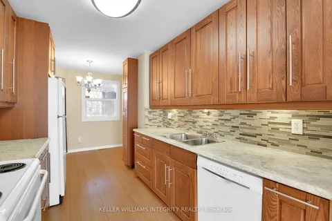 59 Robarts Cres, Kanata, ON K2L 4A5