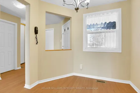 59 Robarts Cres, Kanata, ON K2L 4A5