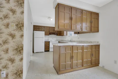 21 Nancy Ave, South of Baseline to Knoxdale, ON K2H 8L3