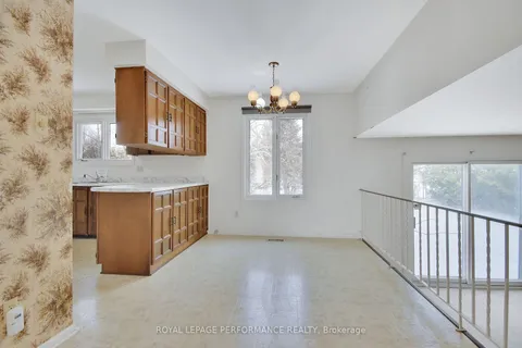 21 Nancy Ave, South of Baseline to Knoxdale, ON K2H 8L3