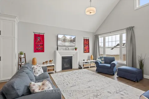 618 Haylock Gdns, Peterborough, ON K9H 0H9