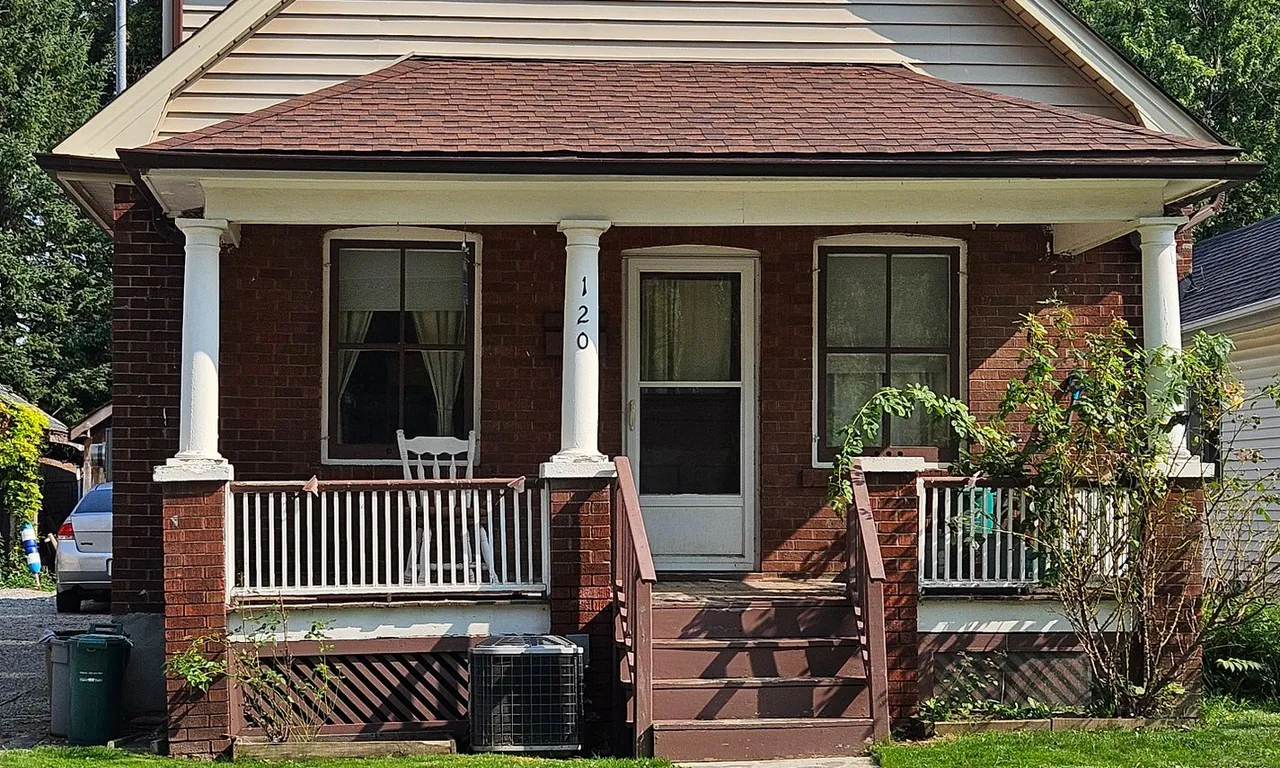 120 Page St, St. Catharines, ON L2R 4A9