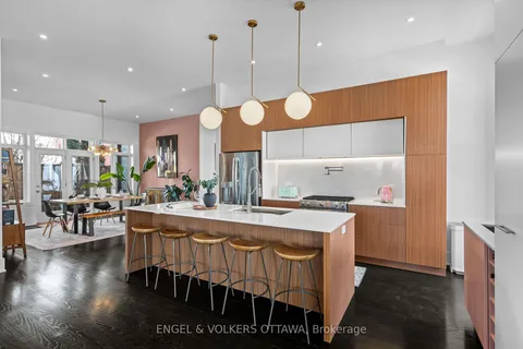 909 Mountainview Ave, Britannia Heights - Queensway Terrace N and Area, ON K2B 5G3