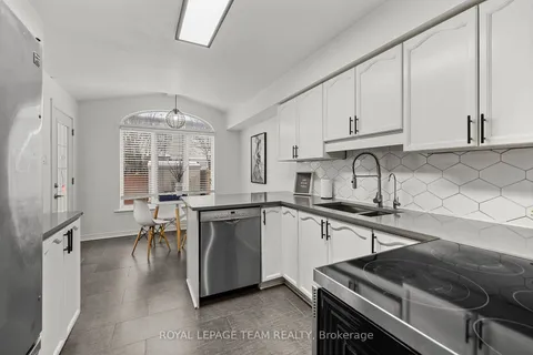 1563 Marley Cres, Cyrville - Carson Grove - Pineview, ON K1J 1C1