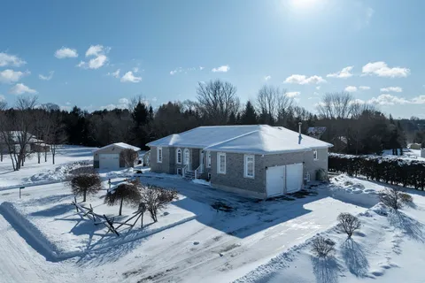 4479 ASHWOOD Dr, South Frontenac, ON K0H 2T0