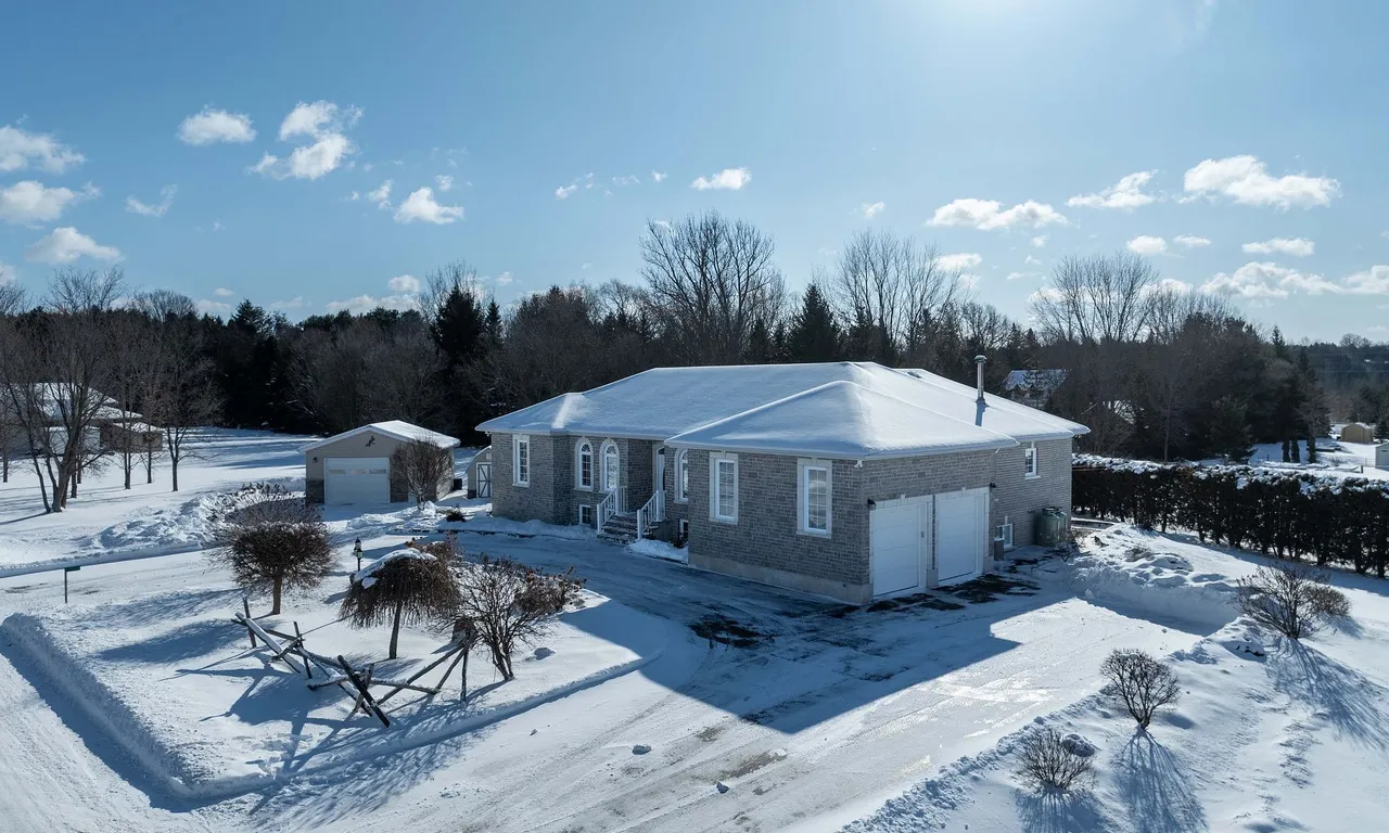 4479 ASHWOOD Dr, South Frontenac, ON K0H 2T0