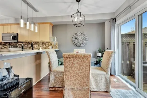 220 Blackburn Dr, Brantford, ON N3T 0C6