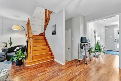 220 Blackburn Dr, Brantford, ON N3T 0C6